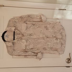 Women's Express City Shirt button down blouse with roll tab sleeves. Size Small